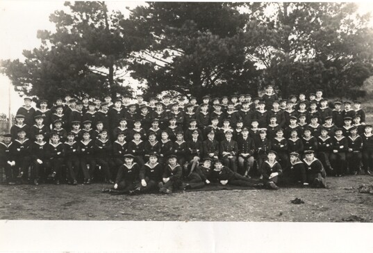 1915 crew & officers posed.jpg